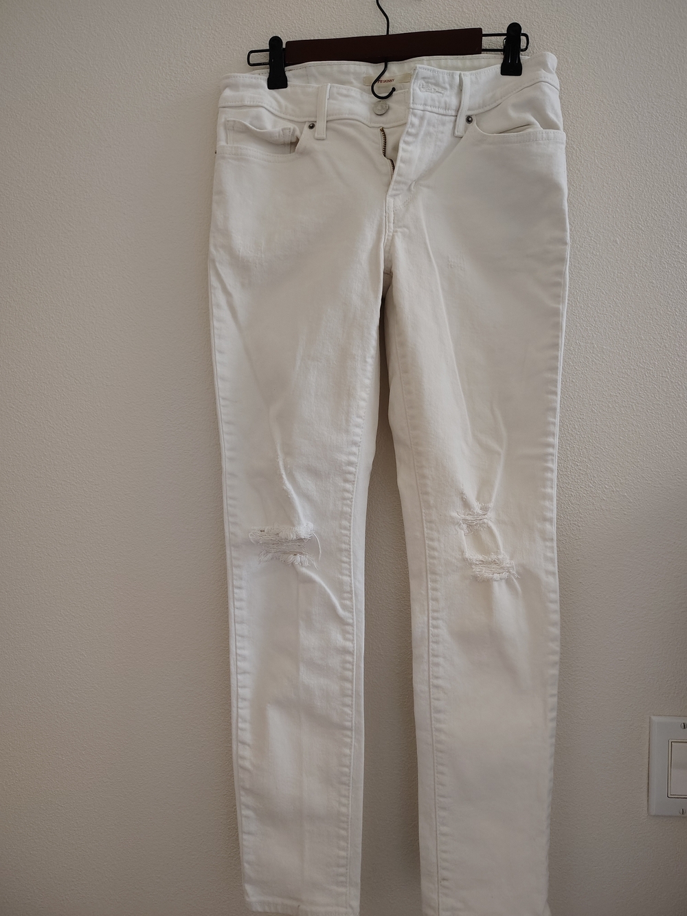 Levi's Women’s White Distressed Skinny Jeans